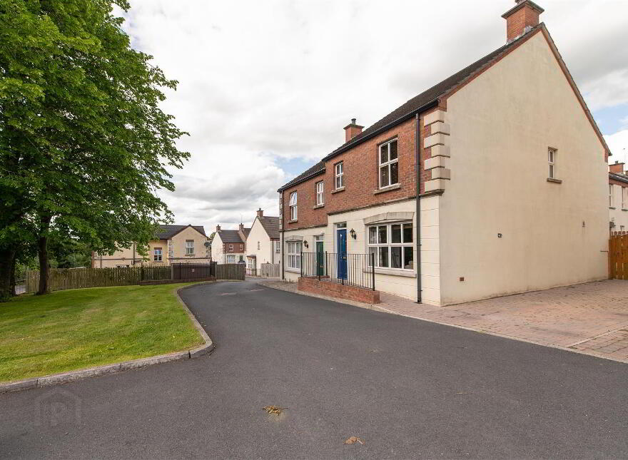 9 Riverview Heights, Ballynahinch, BT24 8US