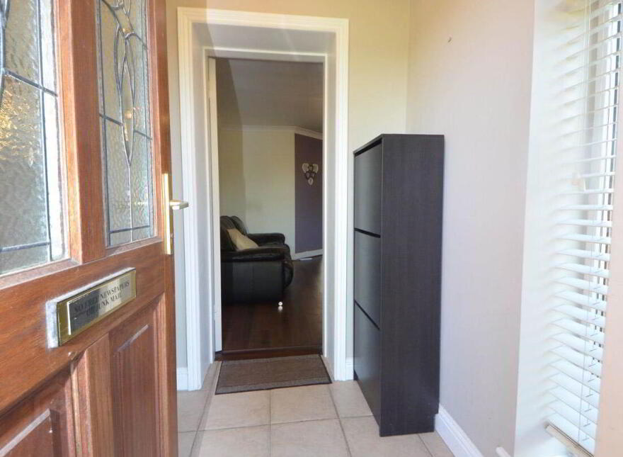 5 Boroimhe Elms, Swords, K67F982