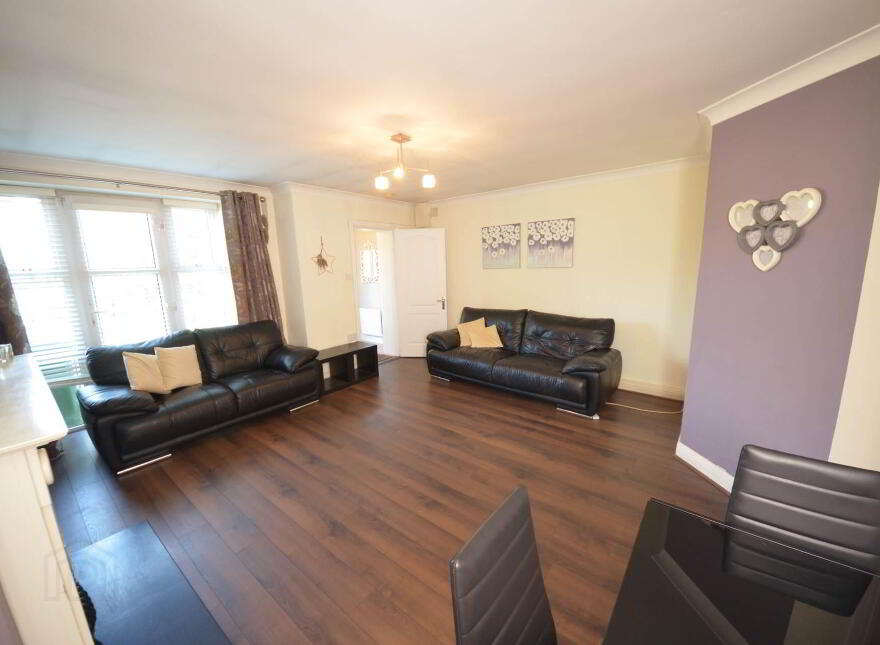 5 Boroimhe Elms, Swords, K67F982