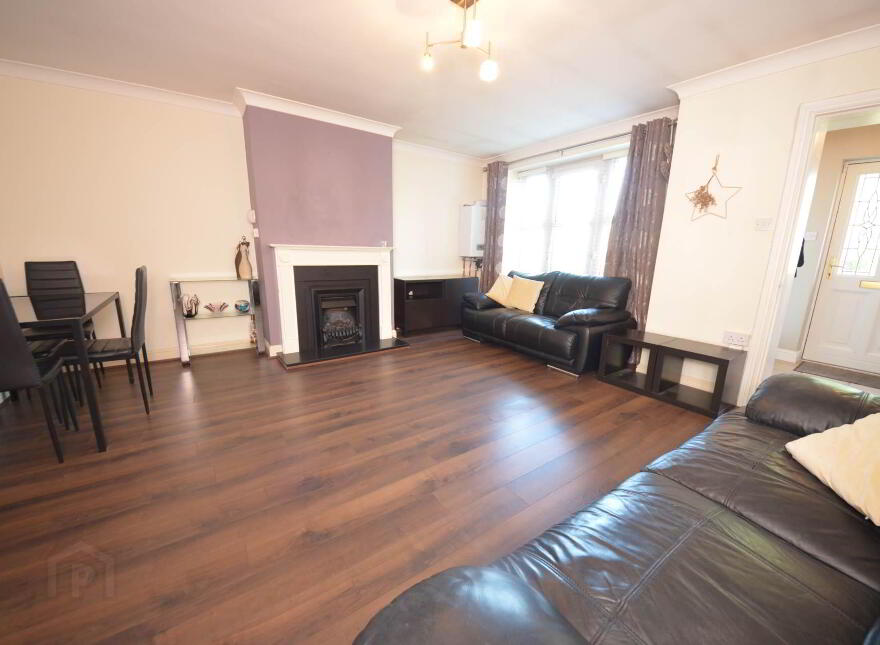 5 Boroimhe Elms, Swords, K67F982