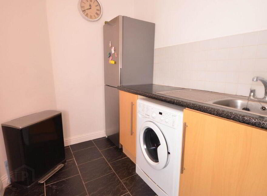 5 Boroimhe Elms, Swords, K67F982