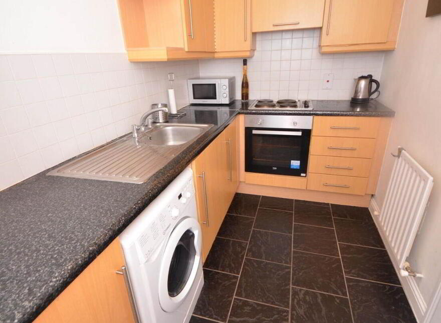 5 Boroimhe Elms, Swords, K67F982