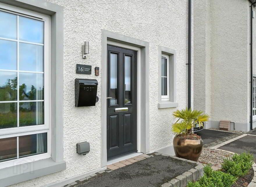 16 Fairfields Manor, Lisburn, BT28 3WA