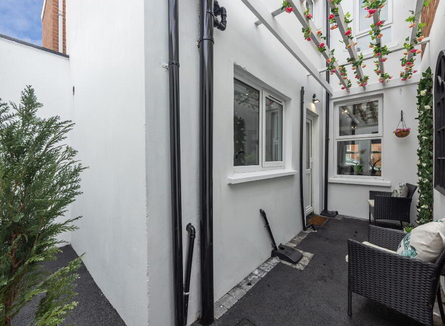 68 London Street, Belfast, BT6 8EN