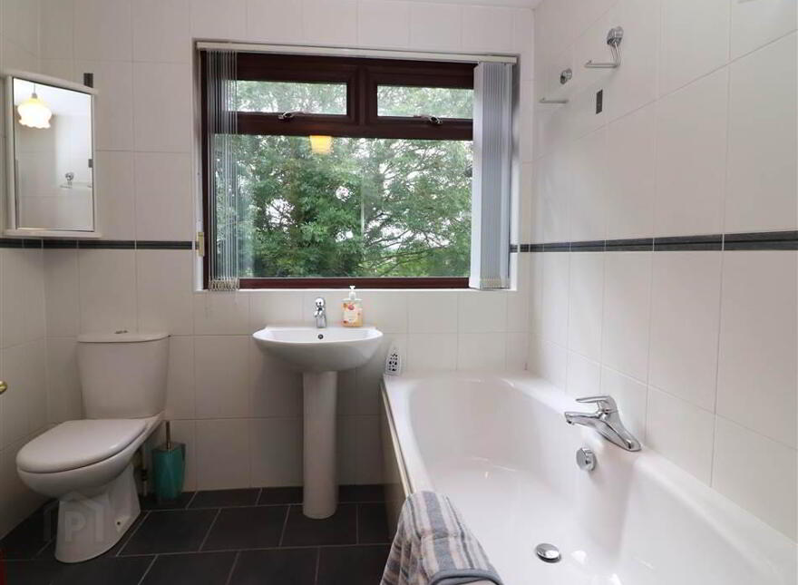 6 Orchard Close, Hillsborough Road, Lisburn, BT28 1LH
