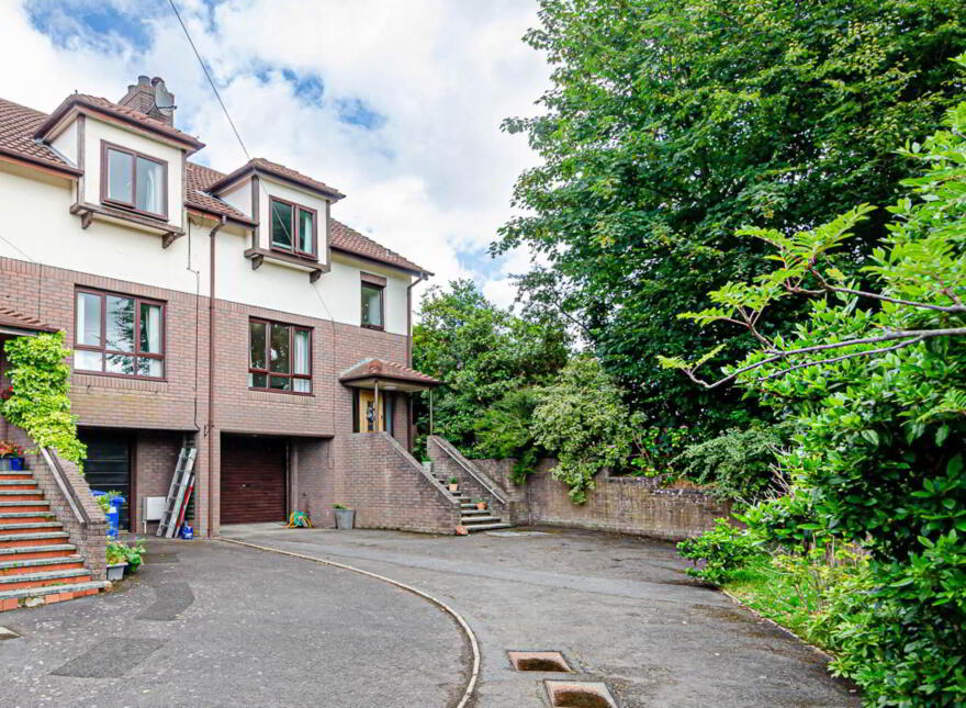 2 Thornhill Grove, Stormont, Belfast, BT5 7BN