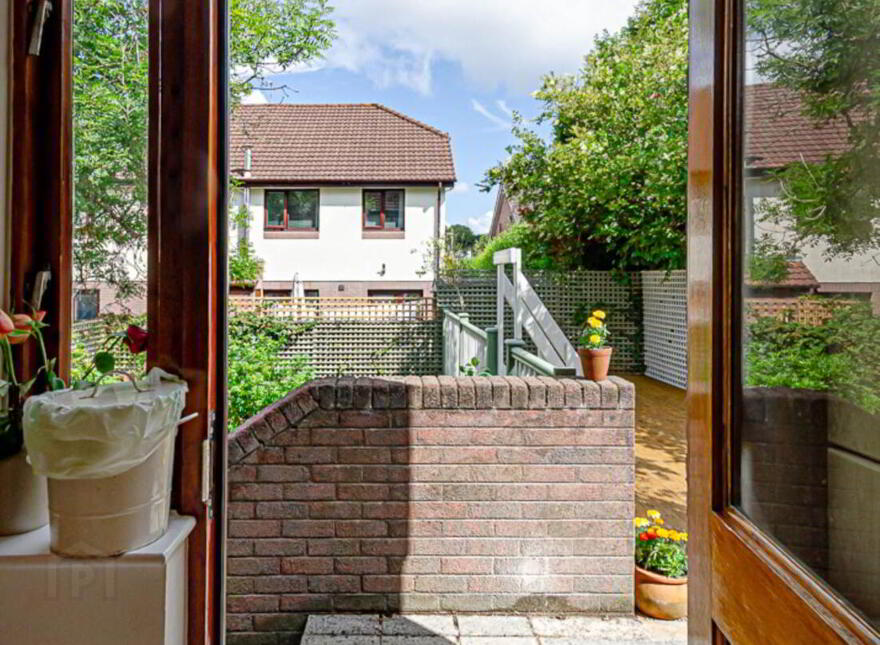 2 Thornhill Grove, Stormont, Belfast, BT5 7BN