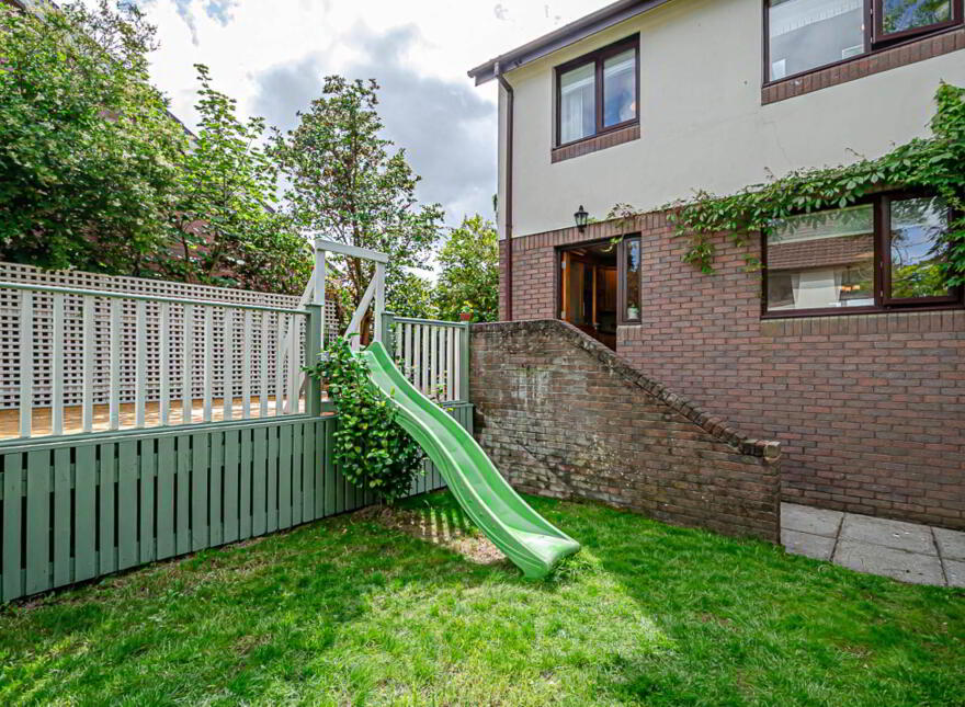 2 Thornhill Grove, Stormont, Belfast, BT5 7BN