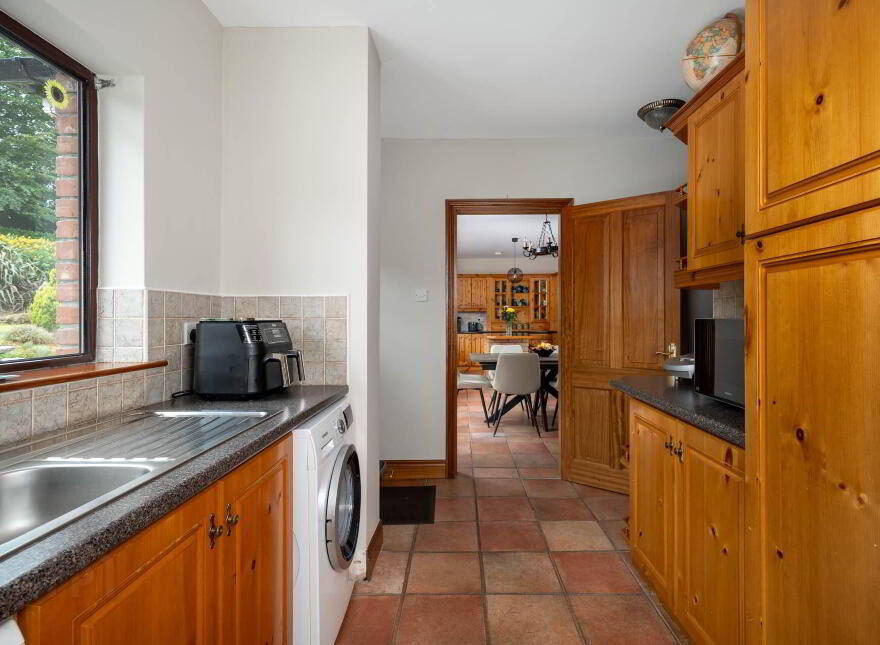 Coola, Baylin, Athlone, N37R8K1