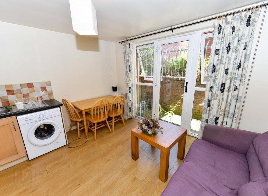 Flat 2, 97 Eglantine Avenue, Belfast, BT9 6EX