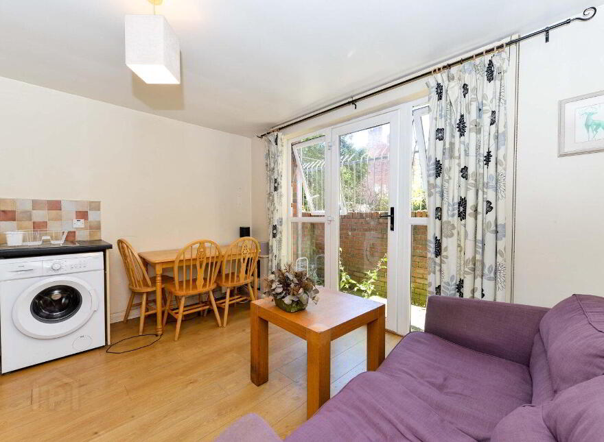 Flat 2, 97 Eglantine Avenue, Belfast, BT9 6EX
