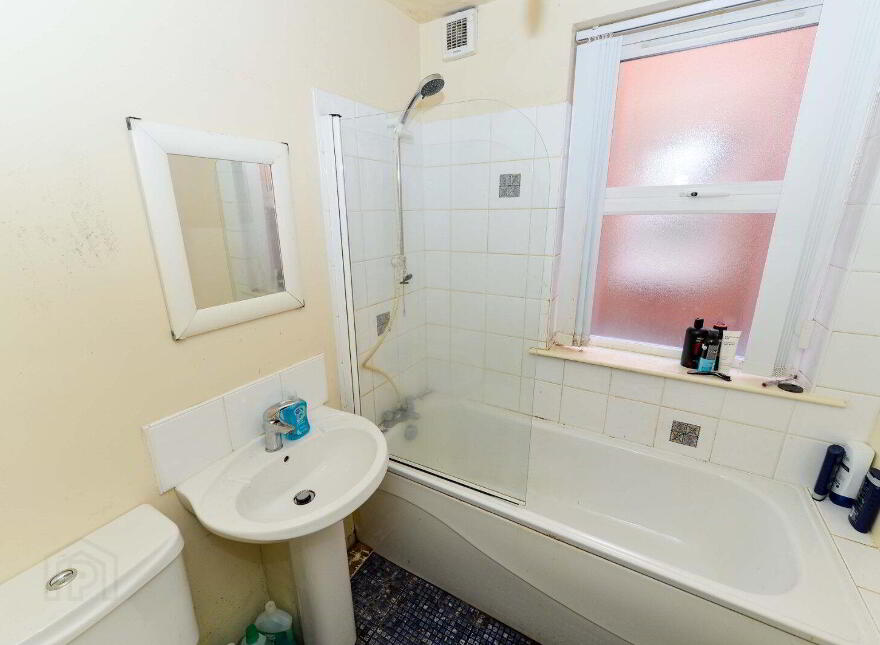 Flat 2, 97 Eglantine Avenue, Belfast, BT9 6EX