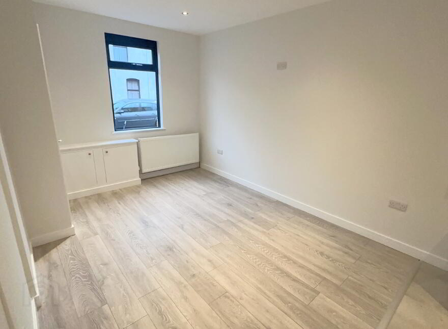 12 Bloomfield Street, Belfast, BT5 5AU