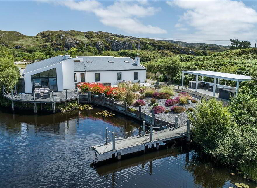 The Lake House, Toormore, Goleen, West, P81K104