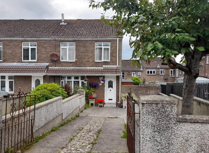 31 Leafair Park, Shantallow, Derry / Londonderry, BT48 8JS photo