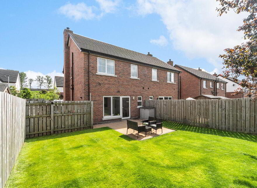 8 Blaris Drive, Lisburn, BT27 5FT