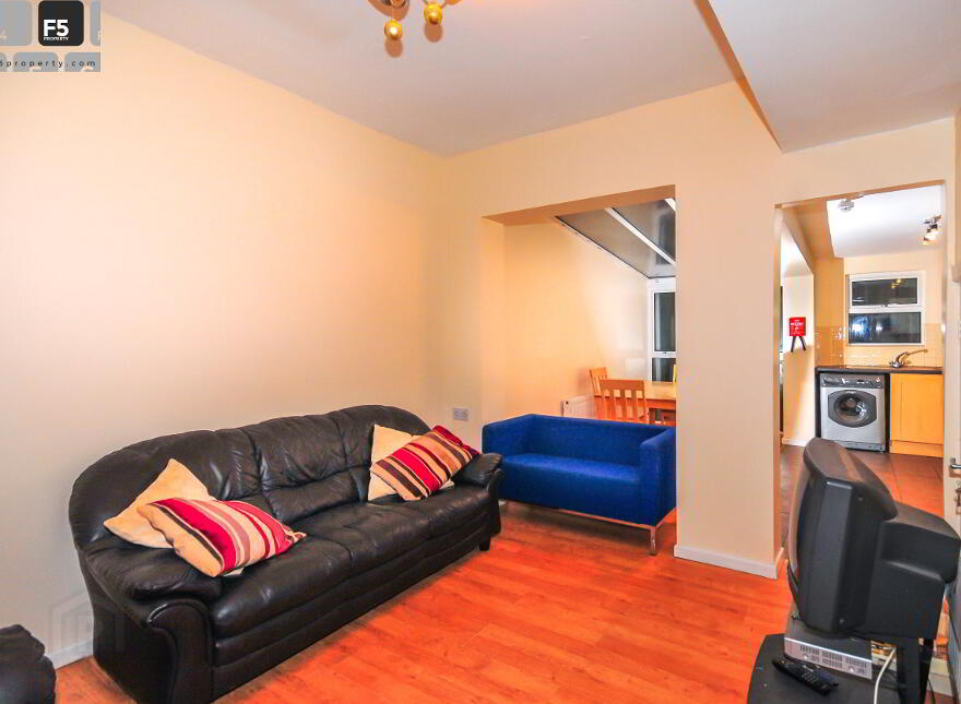 18 Sandymount Street, Stranmillis, Belfast, BT9 5DP photo