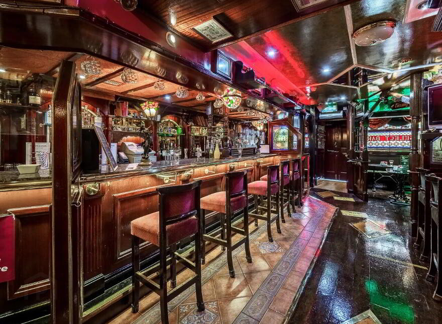 Sean Tierney's Bar & Restaurant, 13 O'Connell St, Clonmel, Tipperary, E91RD83