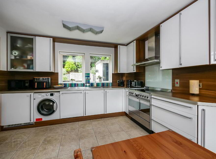 6 Bests Hill Court, Purdysburn Road, Belfast, BT8 7WA