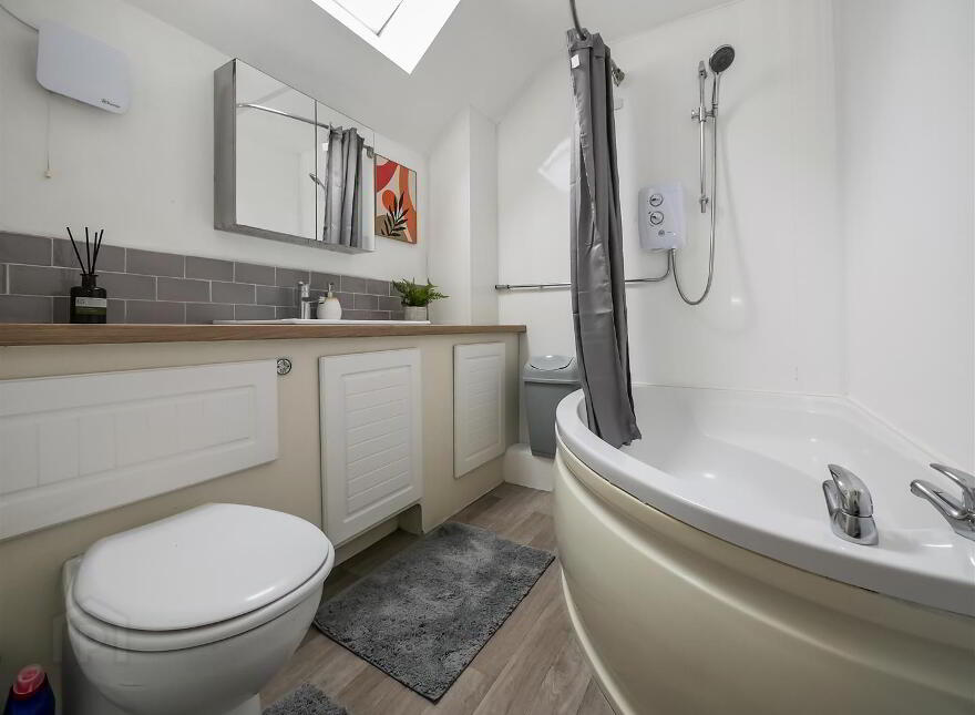 6 Bests Hill Court, Purdysburn Road, Belfast, BT8 7WA
