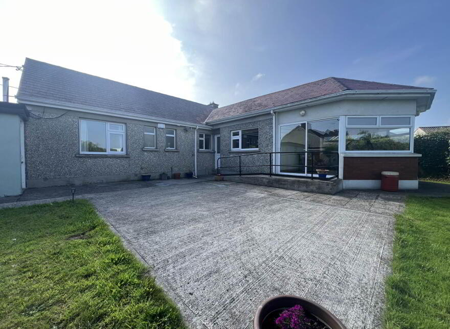 Lisgorm, Griffith Avenue, Clonmel, E91Y680