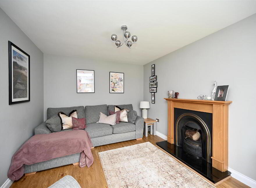 48 Moyra Drive, Saintfield, Ballynahinch, BT24 7AF