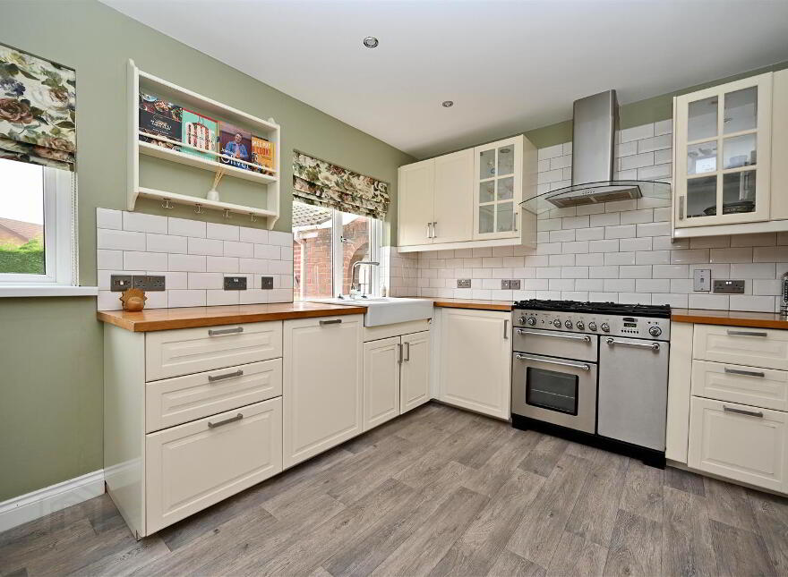 48 Moyra Drive, Saintfield, Ballynahinch, BT24 7AF