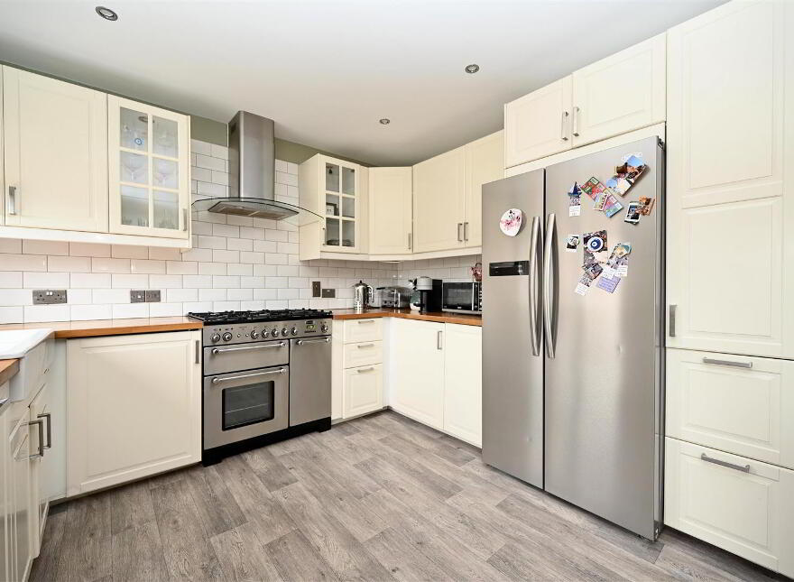 48 Moyra Drive, Saintfield, Ballynahinch, BT24 7AF