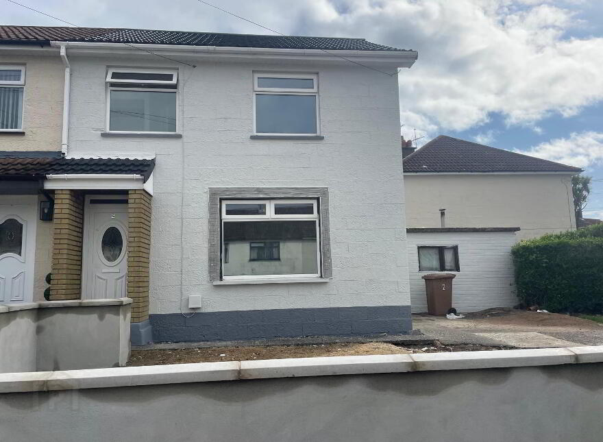 2 Bengore Gardens, Larne, BT40 2AW photo