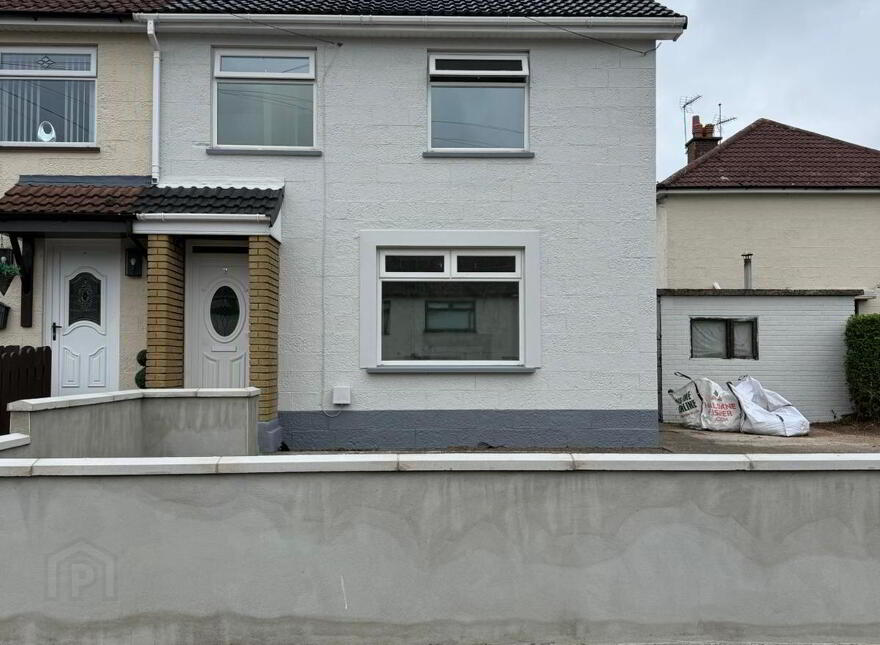 2 Bengore Gardens, Larne, BT40 2AW photo