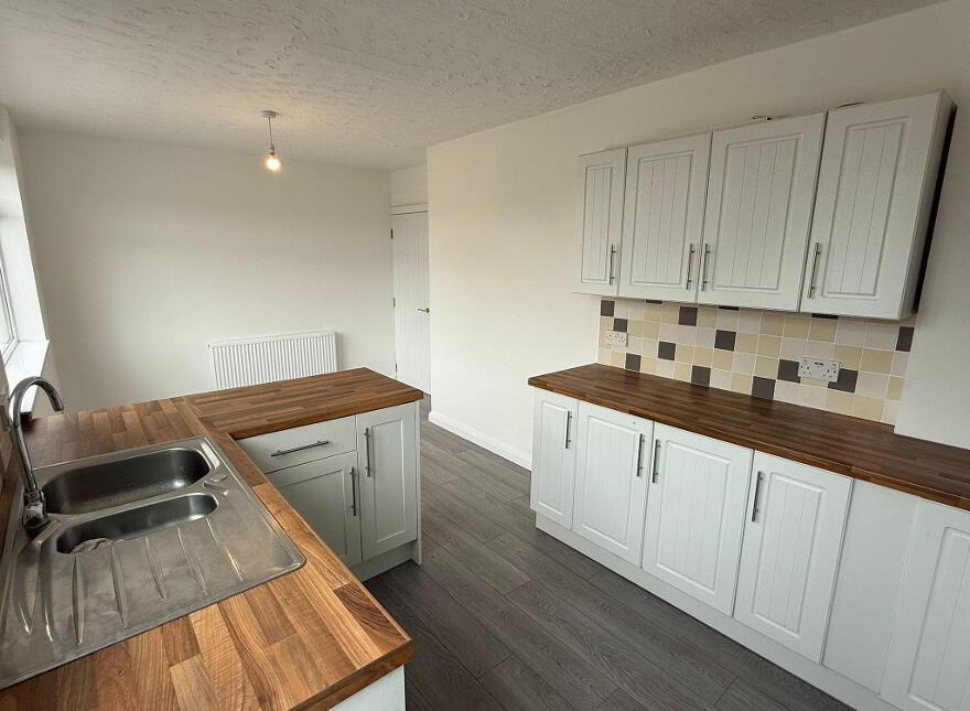 2 Bengore Gardens, Larne, BT40 2AW