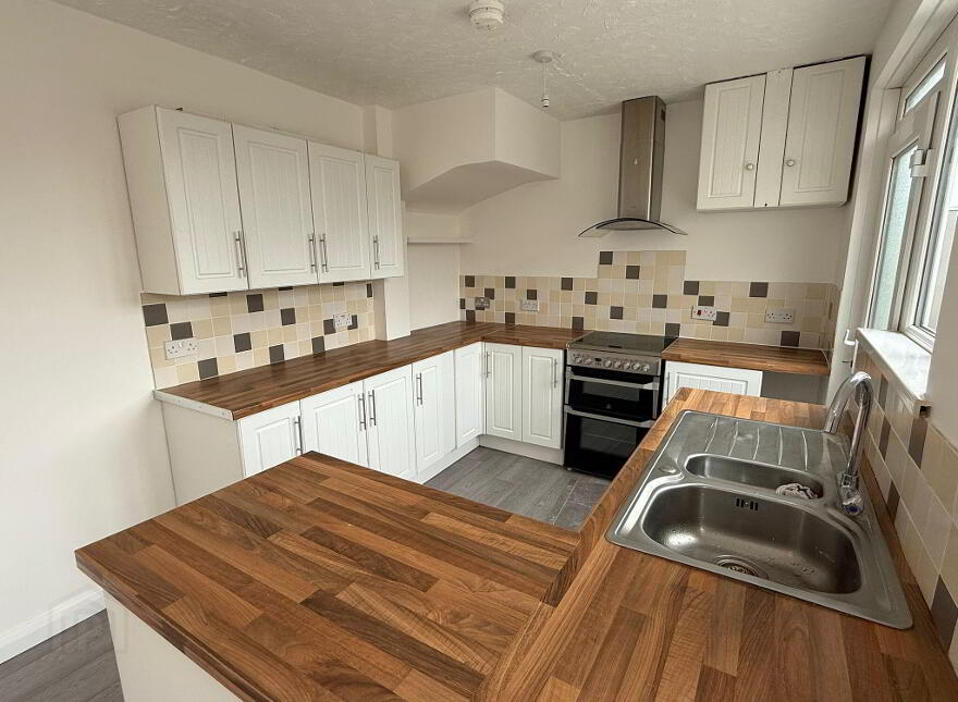 2 Bengore Gardens, Larne, BT40 2AW