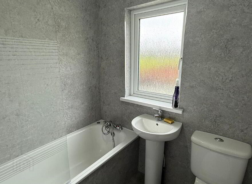 2 Bengore Gardens, Larne, BT40 2AW