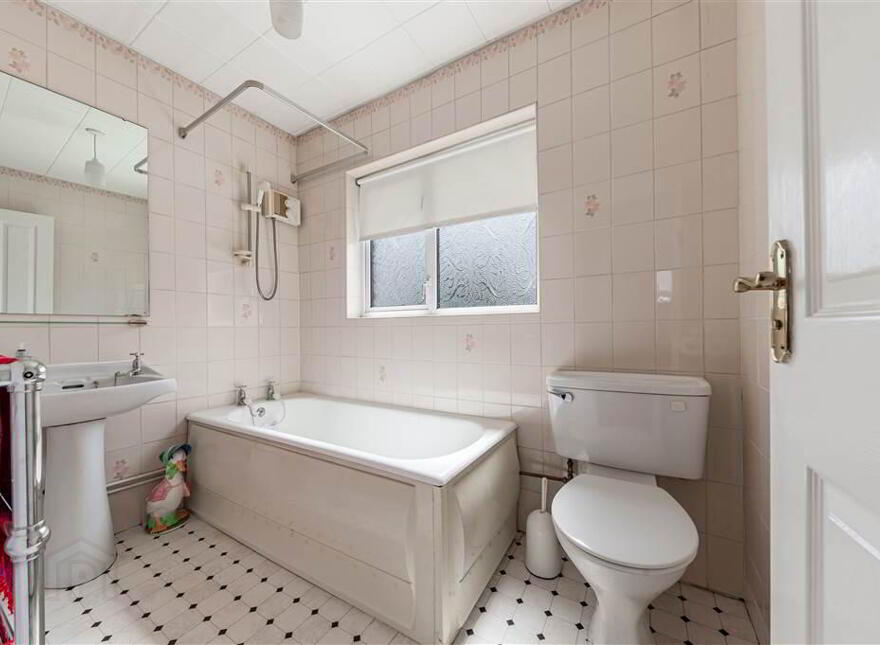 124 Cloona Park, Belfast, BT17 0HF