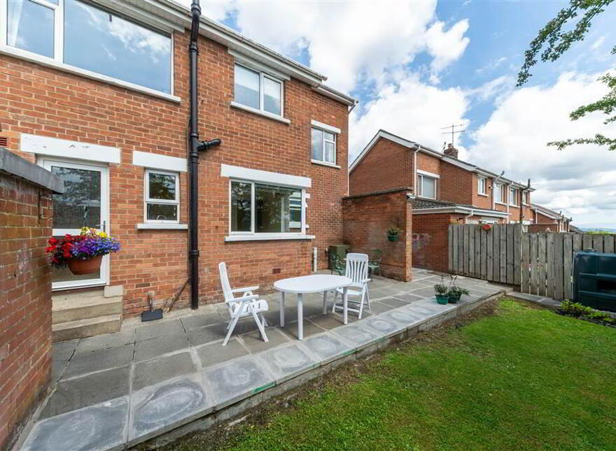 124 Cloona Park, Belfast, BT17 0HF