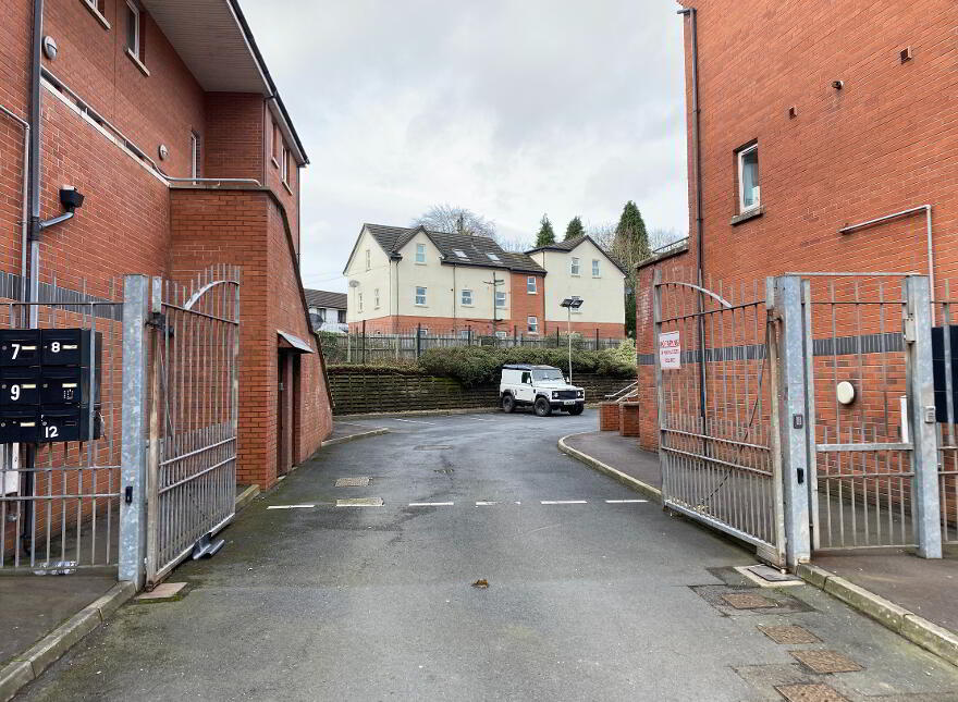 3 Kingsway Court, Dunmurry, BT17 9SE