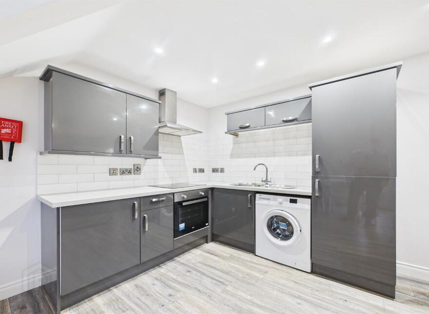 Apt 6, 12 Deramore Park, Belfast, BT9 5JT