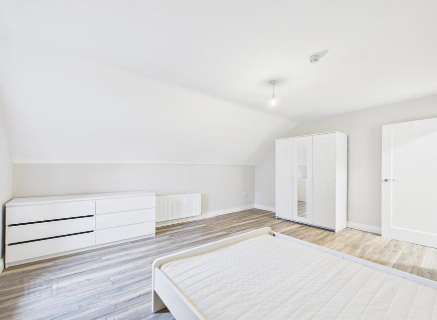 Apt 6, 12 Deramore Park, Belfast, BT9 5JT