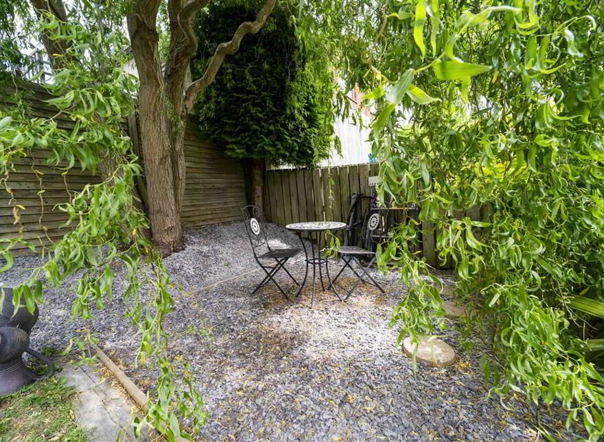 8 Lansdowne Park, Off Largymore Drive, Lisburn, BT27 5DJ