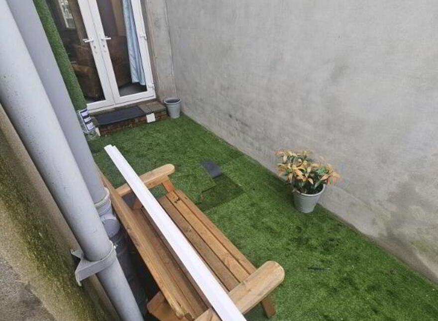 44 Central Avenue, Bangor, BT20 3AW