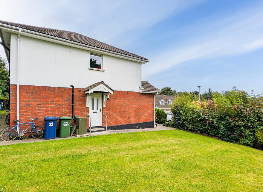 32 The Grange, Lurgan, BT67 9BU photo