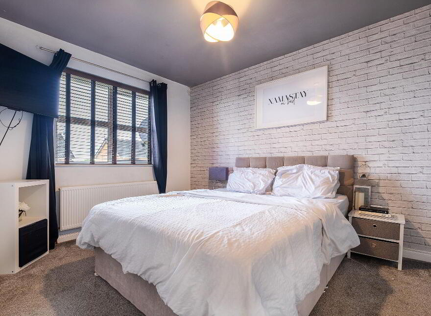 15 Lyndhurst Place, Belfast, BT13 3XU