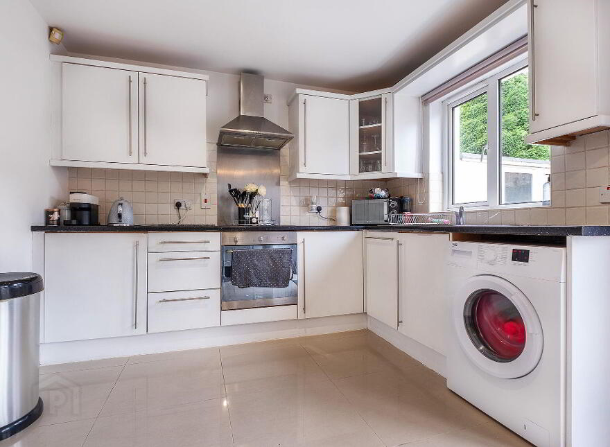 15 Lyndhurst Place, Belfast, BT13 3XU