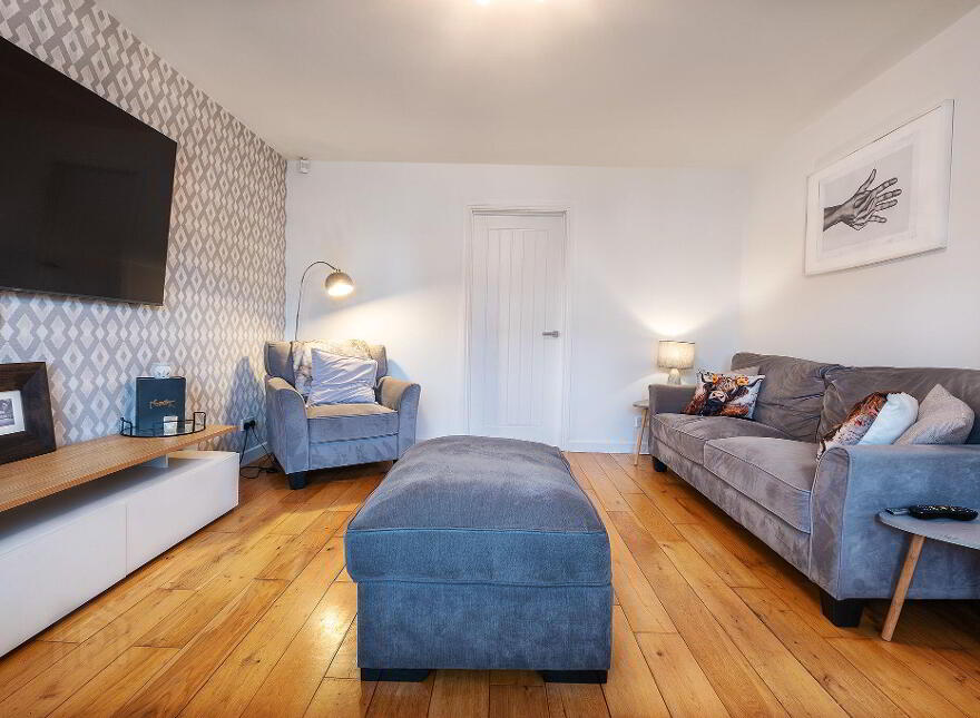 15 Lyndhurst Place, Belfast, BT13 3XU