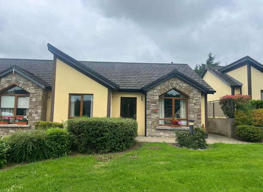 23 Castlemanor Village, Cavan Town, H12PY05 photo