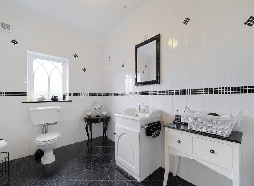Hollyhill House, Ballymaleel, Letterkenny, F92Y90H