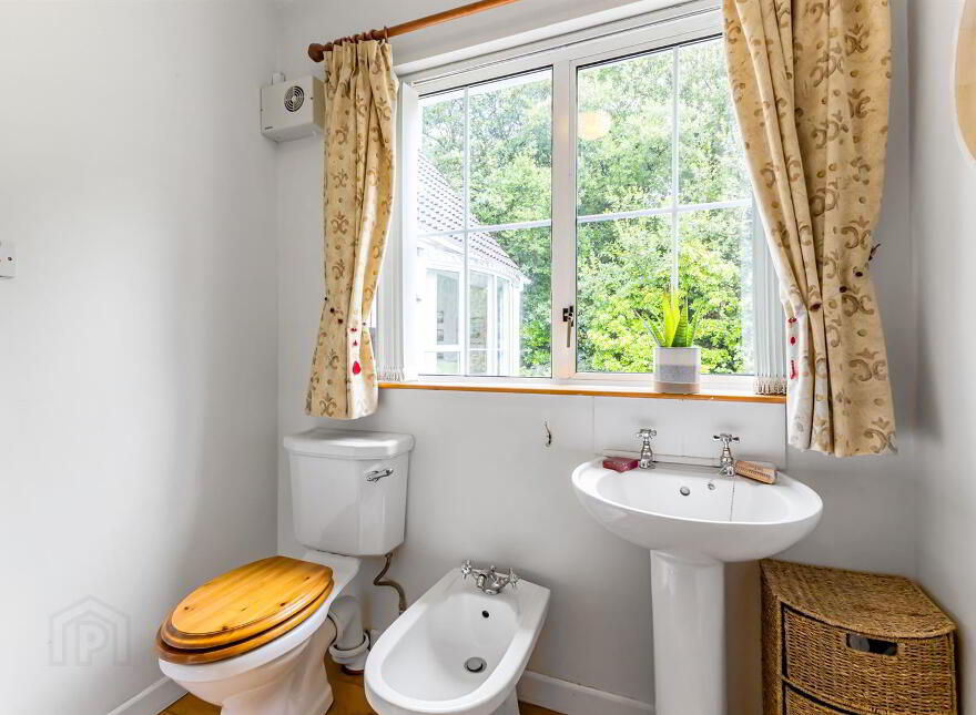 8 Demesne Gate, Saintfield, BT24 7BE