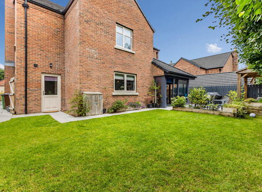 6 Beechtree Hill, Lisburn, BT28 3RX