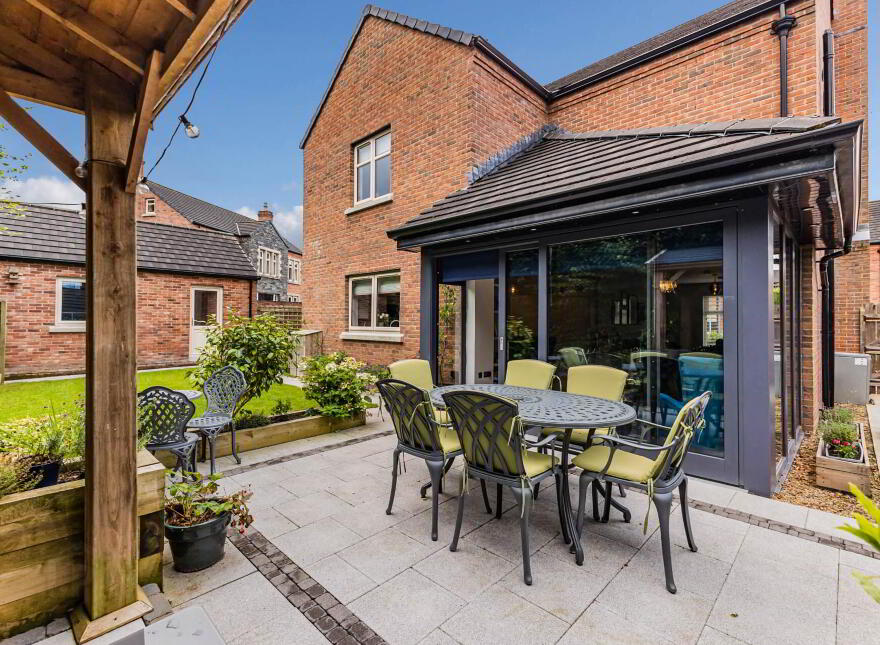 6 Beechtree Hill, Lisburn, BT28 3RX