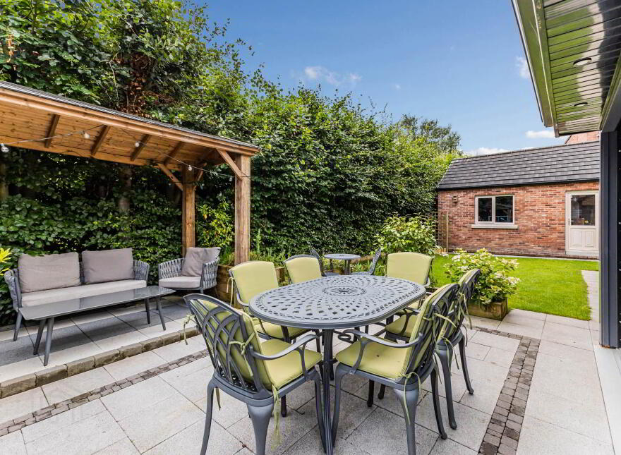 6 Beechtree Hill, Lisburn, BT28 3RX